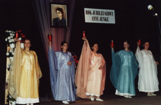 Uczennice ze szkoy Sistr Niepokalanek podczas Pantonimy (fot. Z. Romanik)