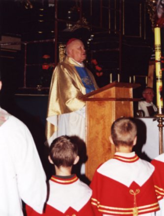 Ks. Arcybiskup Ignacy Tokarczuk wygasza homili, Koci w. Mikoaja (b. Opactwo), Jarosaw 12 maja 2001 r.  (fot. K. oziski)