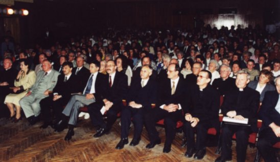 Centralne Uroczystoci Roku Jubileuszowego S. Boej Anny Jenke w MOK,  Jarosaw, 12 maj 2001 r (fot. Z. Romanik)