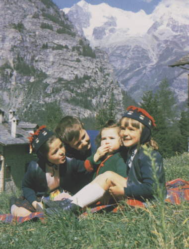 Dzieci Św. Gianny: Mariolina, Pierluigi, Gianna i Laura w Courmajeur w 1963 r.
po śmierci matki. Fotografia pochodzi z prywatnych zbiorów Krystyny Zając