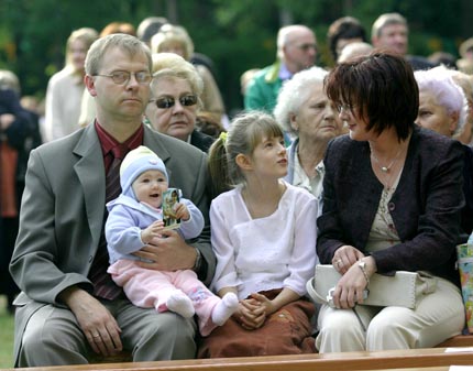wita Joanna patronuje wszystkim rodzinom. Fot. ukasz Korzeniowski - opublikowano w Naszym Dzienniku, numerze 227 (2026), z dnia 27 wrzenia 2004 r.