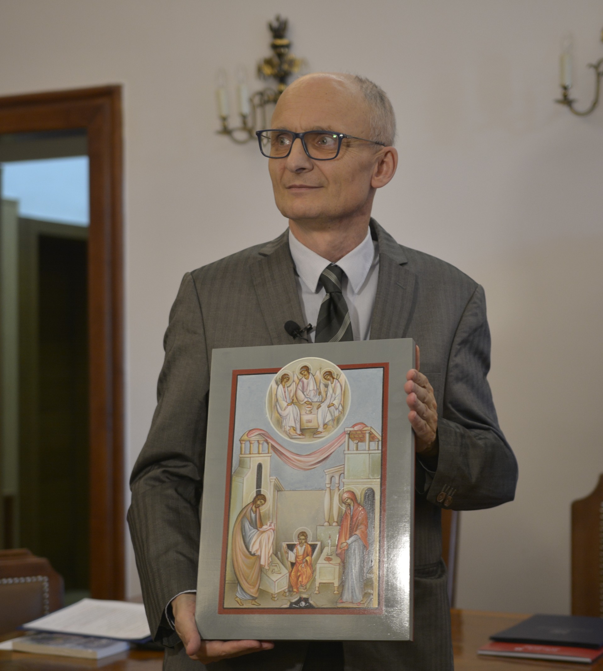 Dr Piotr Wo�ochowicz laureatem Nagrody im. S�ugi Bo�ego Jerzego Ciesielskiego – Ojca Rodziny 2024. Fotografia opublikowana na stronie: https://pro-life.pl/dr-piotr-wolochowicz-wspolczesnie-chce-nam-sie-wmowic-ze-rodzicielstwo-jest-czyms-strasznym/