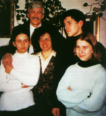 Mgr in. Jzef Dbrowski z rodzin. Fotografia opublikowana w Tygodniku Rodzin Katolickich rdo,  w numerze 3 (368), z dnia 17 stycznia 1999 r.