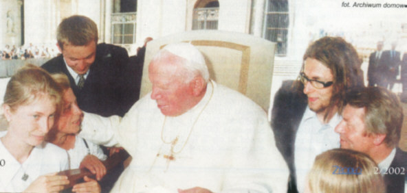 Fotografia z archiwum domowego opublikowana w  Tygodniku Rodzin Katolickich rdo,  w numerze 2 (524), z dnia 13 stycznia 2002 r.