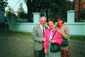Pastwo Fijakowscy ze starsz crk. Fotografia z archiwum domowego rodziny Fijakowskich opublikowana w  Tygodniku Rodzin Katolickich rdo,  w numerze 2 (576), z dnia 12 stycznia 2003 r.