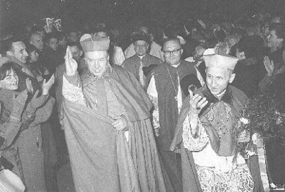 Prymas Polski Stefan Kardyna Wyszyski z arcybiskupem Antonim Baraniakiem w czasie uroczystoci milenijnych w Poznaniu, 16 kwietnia 1966 r. Fot. arch. Opublikowano w Naszym Dzienniku, w numerze 88 (2801) z dnia 14-15 kwietnia 2007 r.