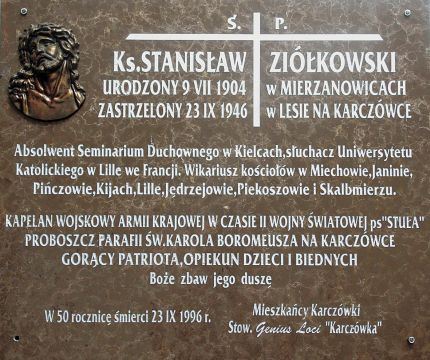 Tablica pamiątkowa poświęcona ks. Stanisławowi Ziółkowskiemu wmurowana w przedsionku kościoła na Karczówce. Fot. T. Krzysztofik. Opublikowano w 'Naszym Dzienniku', w numerze 169 (2882) z dnia 21-22 lipca 2007 r.