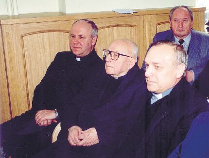 Ksidz Teodor Lichota (drugi od lewej) do koca ycia pozosta odwany i wierny Kocioowi. Fot. arch. IPN. Opublikowano w 'Naszym Dzienniku', w numerze 94 (2807) z dnia 21-22 kwietnia 2007 r.