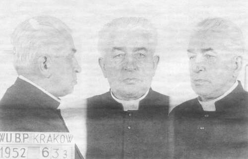 Ksidz Wit Brzycki, fotografia wykonana w WUBP w Krakowie w listopadzie 1952 r. Fot. Arch. IPN. Opublikowano w Naszym Dzienniku, w numerze 83 (2796) z dnia 7-9 kwietnia 2007 r.